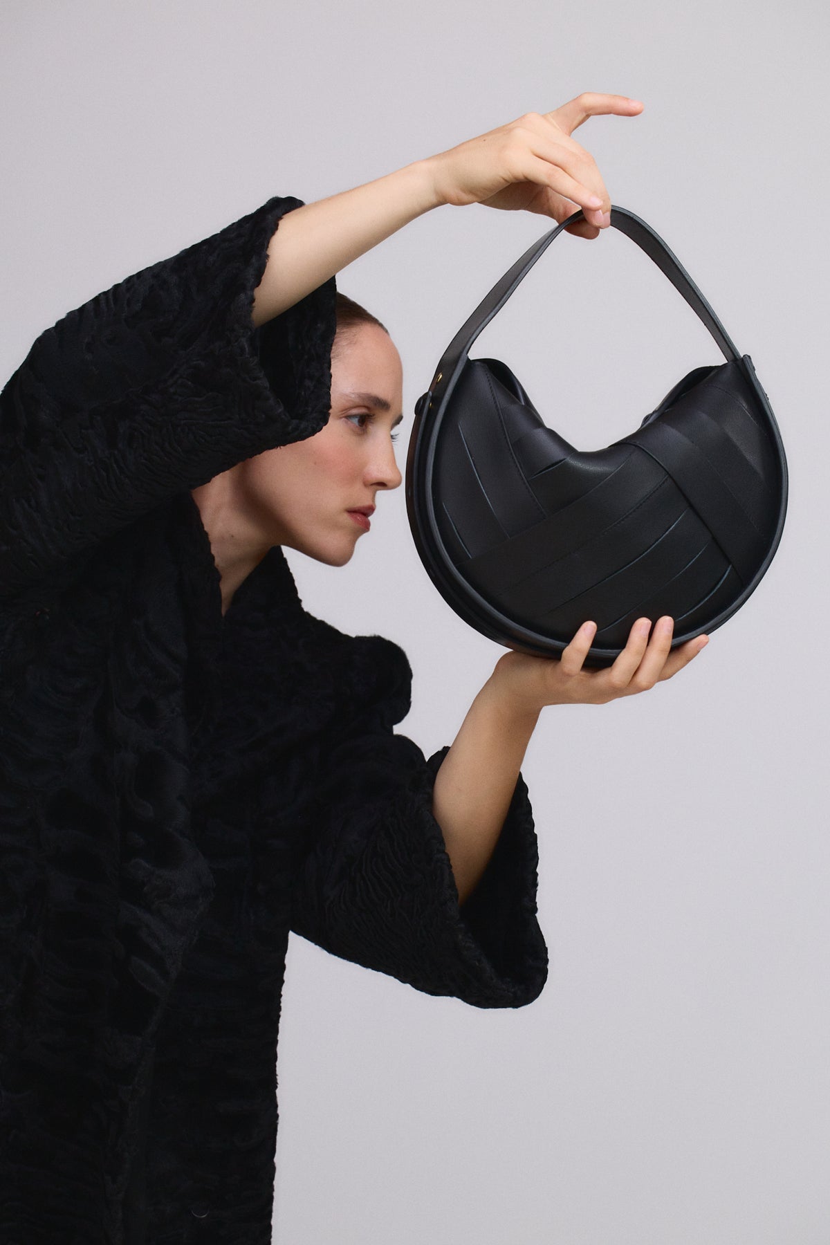 ALMA GEFLOCHTENE SCHULTERTASCHE SCHWARZ